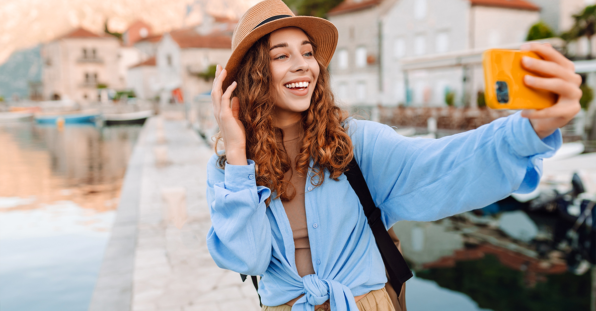 S pametnimi telefoni lahko delite svoje trenutke v realnem času kjerkoli.
