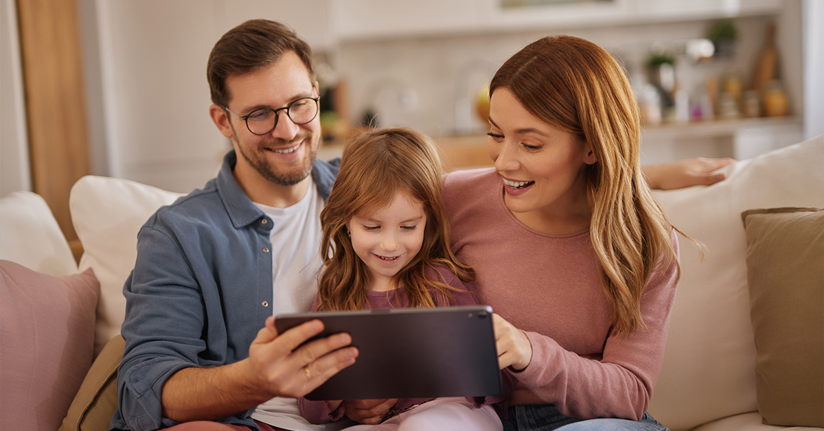 Starši morajo zagotoviti varnost na spletu za otroke.