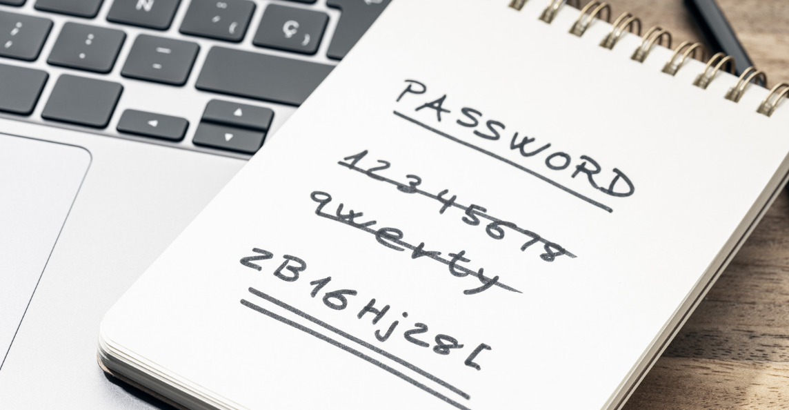 Razmišljajte o geslih kot o svoji osebni skrivnosti – naj bodo zapletena in osebna, a težko ugotovljiva.
